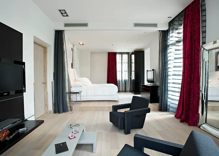 Отель Domaine De Verchant & - Relais & Chateaux Кастельно-ле-Лез