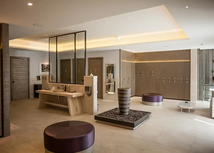 Отель Domaine De Verchant & - Relais & Chateaux Кастельно-ле-Лез