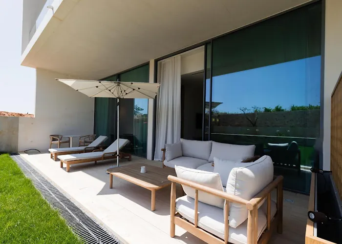 Отель Domaine De Verchant & - Relais & Chateaux Кастельно-ле-Лез